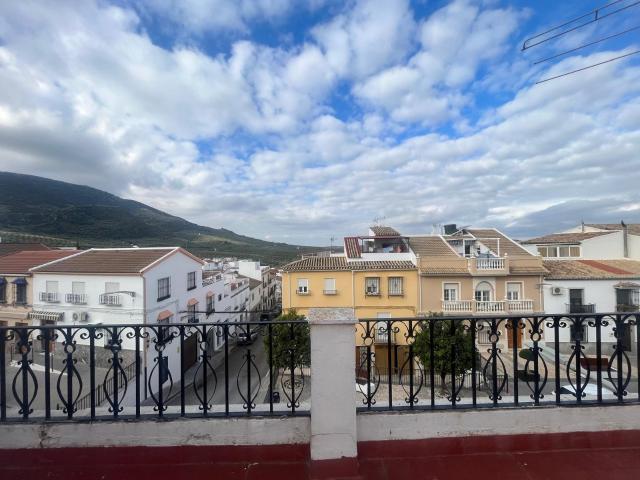 CASA EN DOÑA MENCIA CON LOCAL COMERCIAL