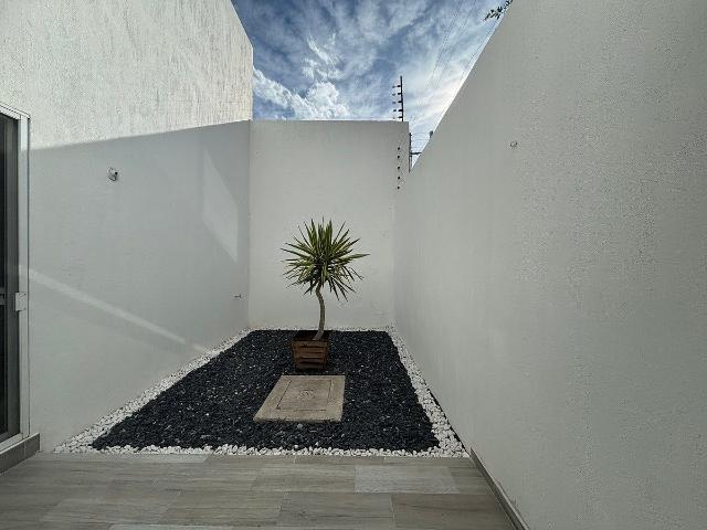 CASA EN EUGENIO GARZA SADA