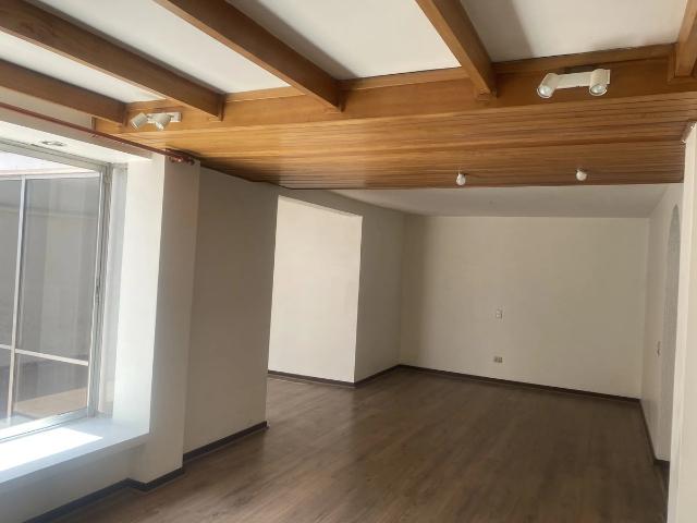 Casa en excelente barrio 4 dor / 4 baños