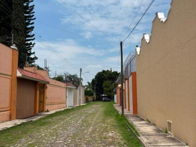 CASA EN EXCELENTE ESTADO CON POTENCIAL DIFERENTES USOS