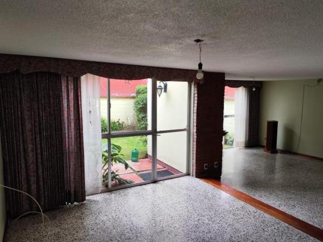 CASA EN EXCELENTE ESTADO DE CONSERVACIÓN