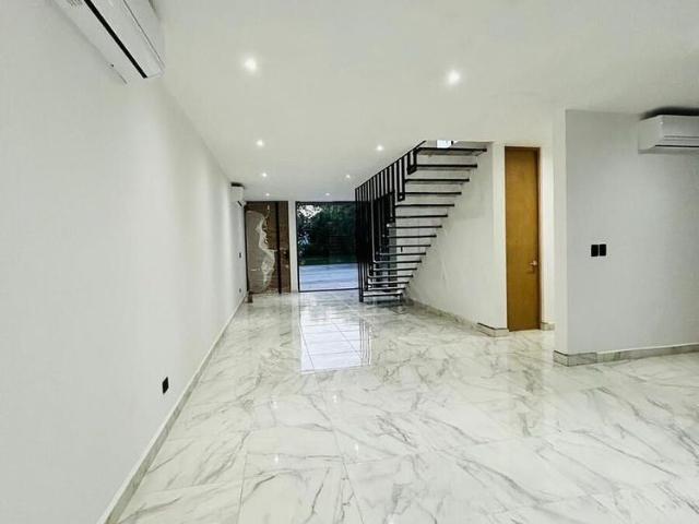 | Casa en exclusiva privada, moderna y cómoda |