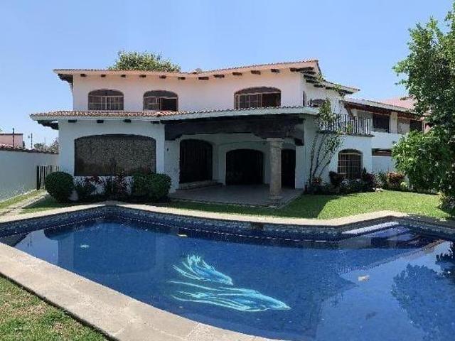 CASA EN EXCLUSIVO FRACCIONAMIENTO SUMIYA