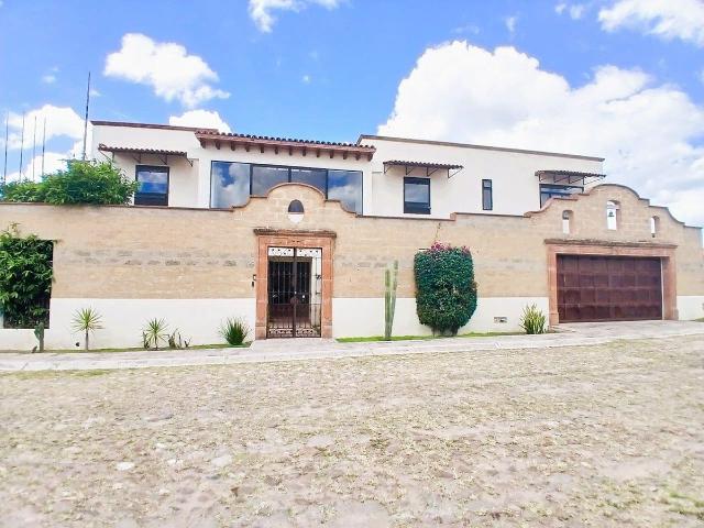 CASA EN VENTA O RENTA EN EL ATASCADERO