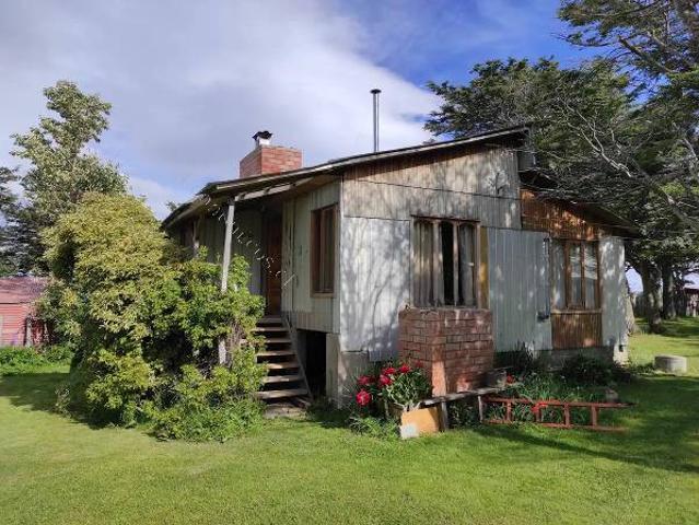 Casa en el campo con vista al Estrecho de Magallanes