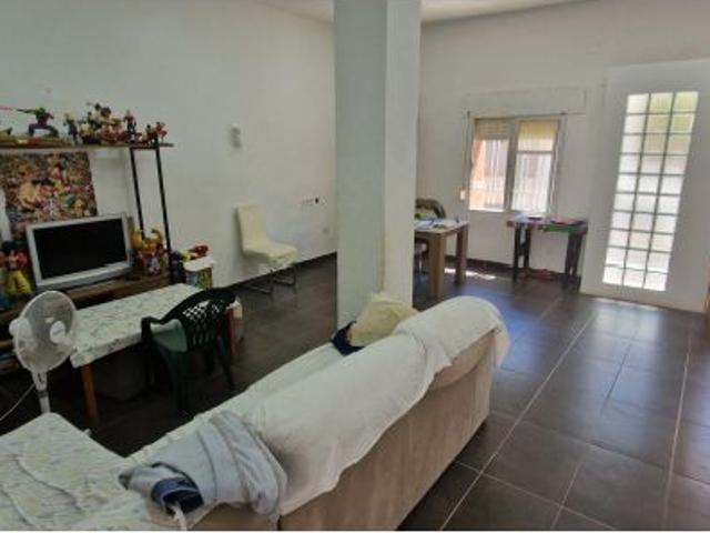 Casa en el Centro de Villafranqueza: Oportunidad Única