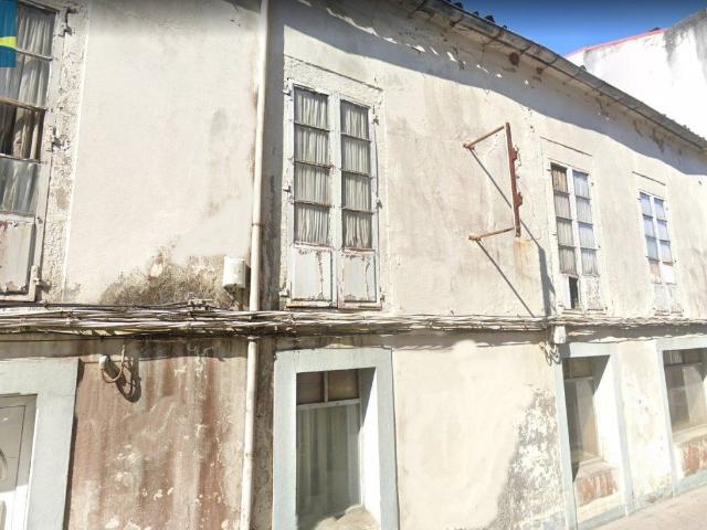 Casa en el centro de Carballo a cincuenta metros de la plaza de Galicia