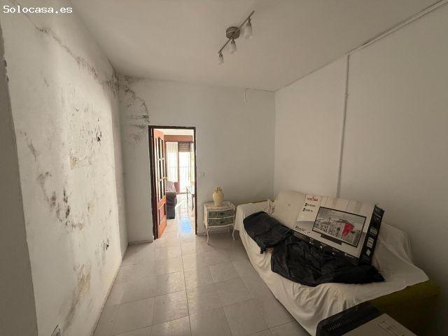 Casa en el Centro: Espacio y Comodidad en Dos Plantas
