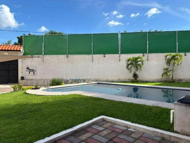 Casa En El Corazón De Cuautla, Con Jardín Y Alberca Privada