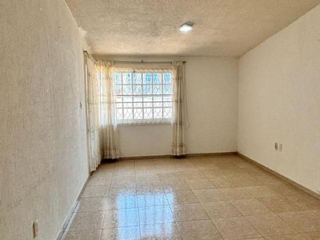 Casa en El Floresta con 4 recámaras una en planta baja con su propio baño