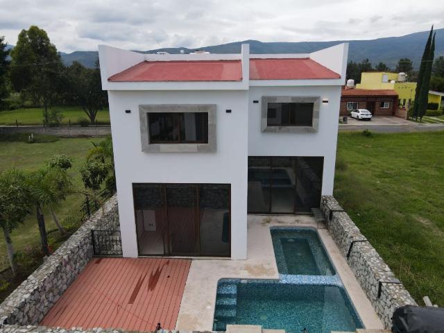 Casa en el fraccionamiento 3 reyes Laguna Cajititlan