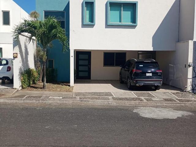 CASA EN EL FRACCIONAMIENTO LOMAS DEL SOL