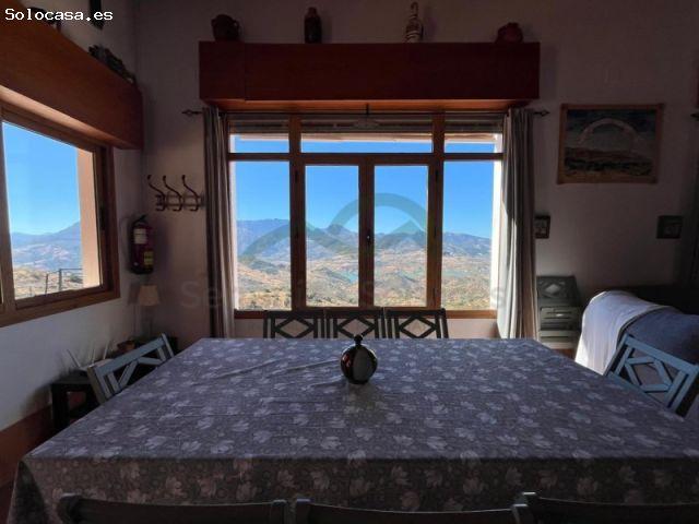 Casa en El Gastor con Maravillosas Vistas y Piscina