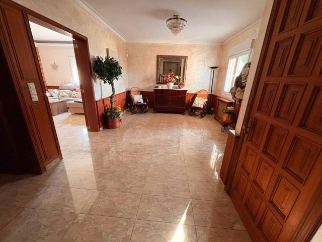 CASA EN EL PUEBLO DE MANACOR CON PISCINA JARDIN Y GARAJE ZONA TRANQUILA