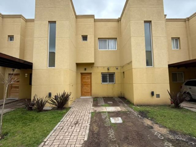Casa en EMILIO MITRE 900