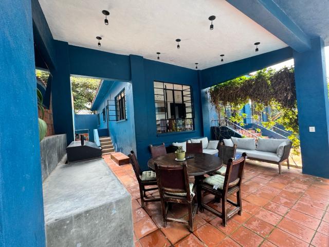 Casa en en venta en Privada con port?n el?ctrico, Las Palmas Cuernavaca