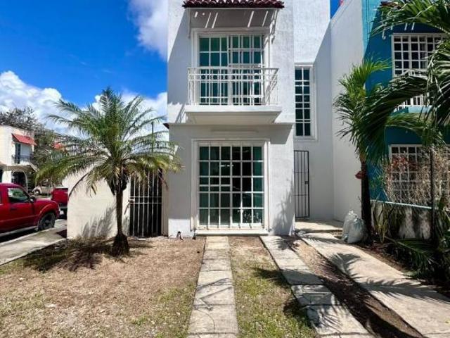 Casa en Esquina | 2 Recámaras | Terreno Excedente