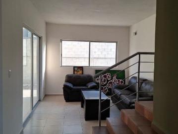 ¡Casa en esquina ! EN RENTA