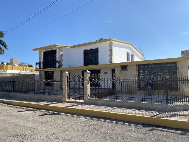 casa en esquina con paneles solares, ideal para oficinas en la col. campestre