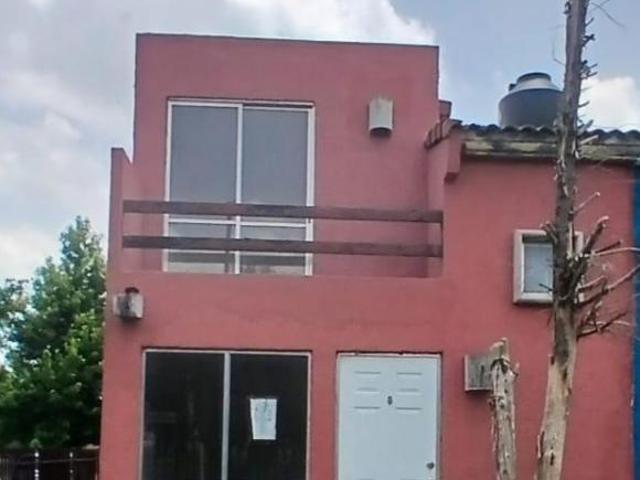 Casa en esquina, con jardin y vista abierta