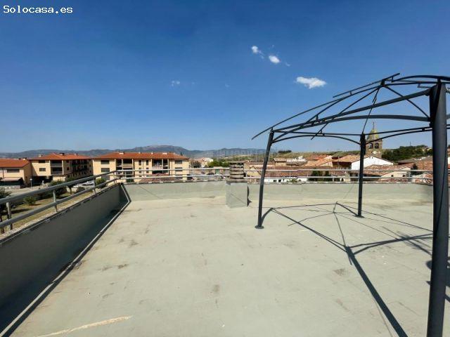 Casa en esquina con jardín privado y amplia terrazas