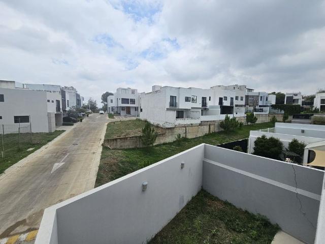 Casa en Esquina con Vista a Areas Verdes