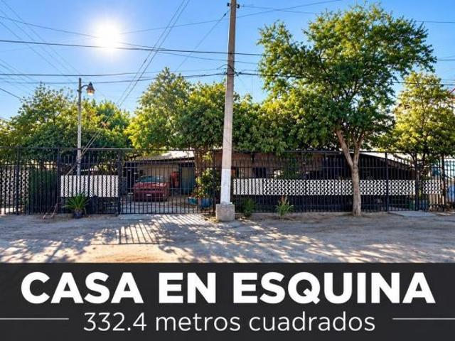 Casa En Esquina con 332 M2 de superficie Ubicación Cerca Vialidad Palaco