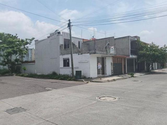 CASA EN ESQUINA ARBOLEDA SAN RAMÓN, VERACRUZ SOBRE AVENIDA PRINCIPAL, MEDELLÍN VERACRUZ