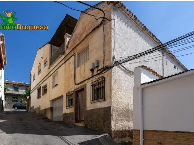Casa en esquina en el Barrio de Monachil Son 3 viviendas independientes