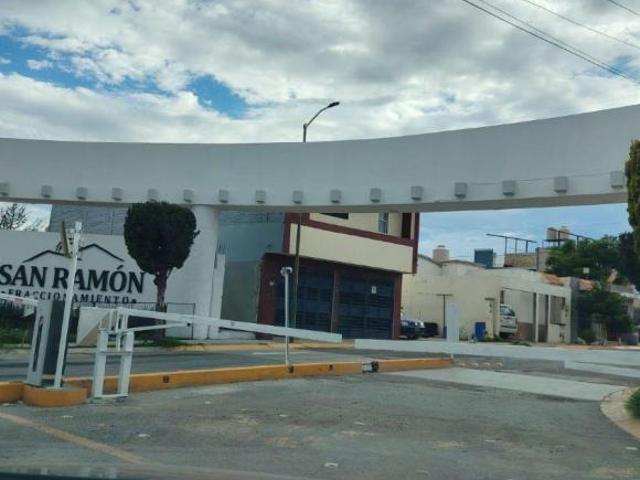 Casa en esquina en Fracc. San Ramón