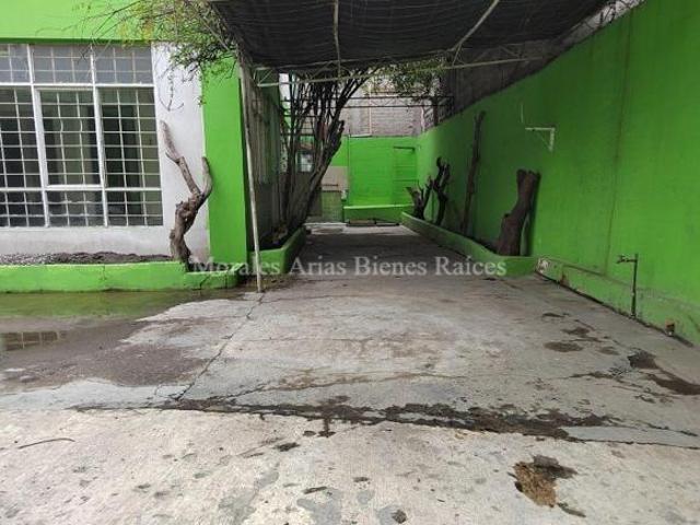 Casa en esquina en Jardines de Santa Clara | Uso comercial y habitacional