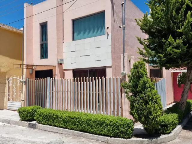 CASA EN ESQUINA EN VENTA EN COLONIA ISSSTE