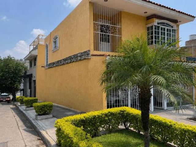 CASA EN ESQUINA EN VENTA EN FRACCIONAMIENTO REVOLUCIÓN, TLAQUEPAQUE, JALISCO