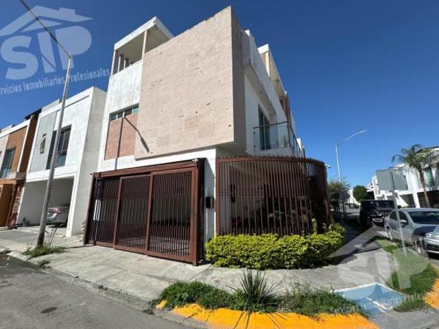 Casa en Esquina en Venta en Privadas del Canadá Escobedo N.L
