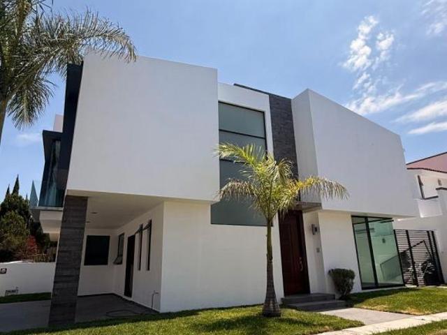Casa en esquina en venta Jardín Real coto 11