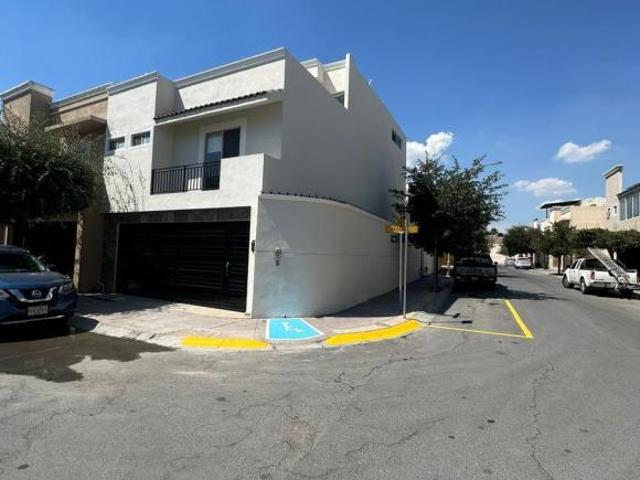 Casa en Esquina en Venta, Los Rincones Roncón del Valle Escobedo N.L