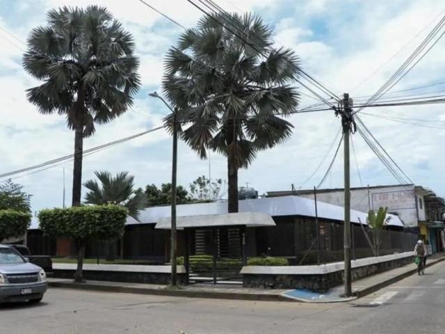 Casa en esquina en zona c?ntrica ideal para escuela y cl?nica