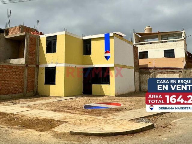 Casa En Esquina | Frente A Parque | En Venta | Derrama Magisterial Ica