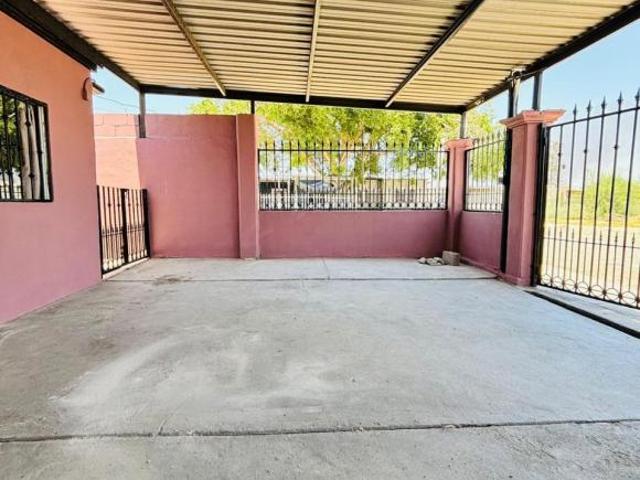 CASA EN ESQUINA HACIENDA DEL SOL