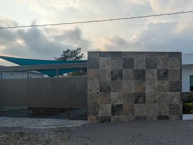 Casa en esquina La Ecaramuza, Cuahtemoc, Colima