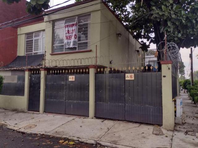 Casa en esquina solo venta