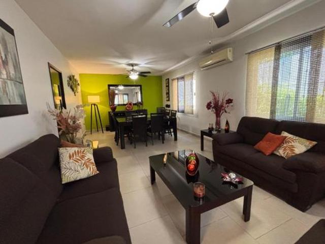 Casa en esquina Primero de Mayo