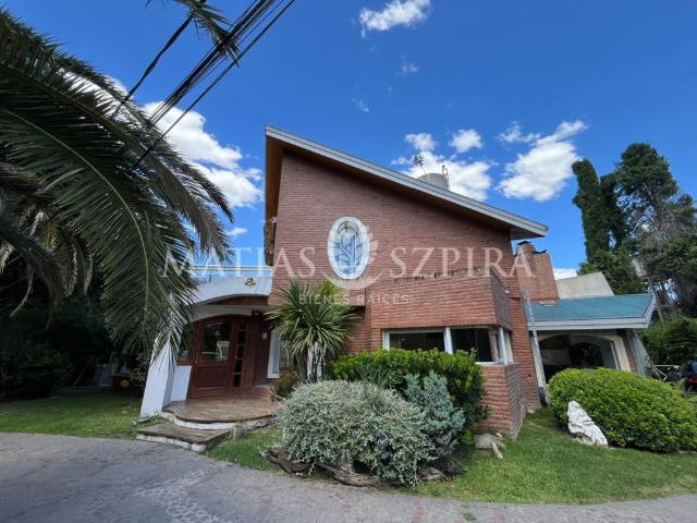 Casa en Felipe Boero 4000