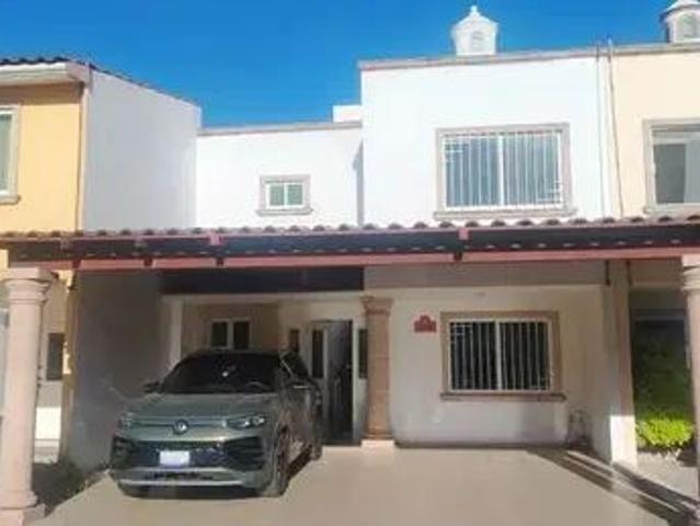 Casa en Fracc.puertas De Alborada, Blvd. Lopez Mateos, Marfil, León, Gto México