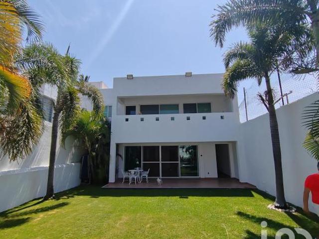 Casa en Fracc. Pedregal de Oaxtepec, Morelos