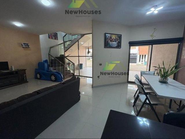 CASA EN FRACC. PRIVADO LOS CEDROS, 4 RECAMARAS, CERCA DE FISCALIA