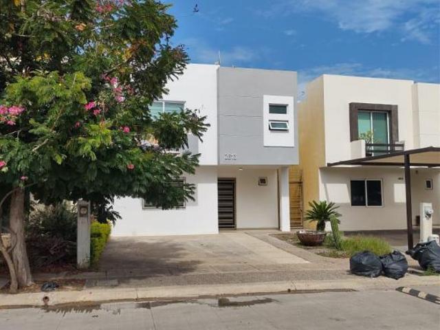 Casa en Fraccionamiento Valle Alto