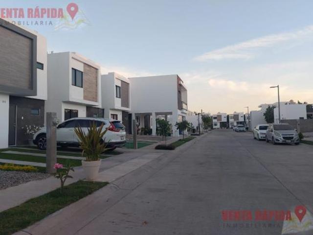 Casa en Fraccionamiento Valle Alto