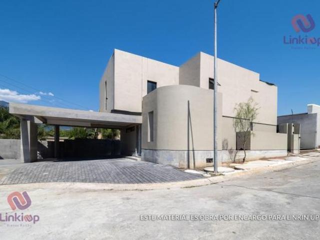 Casa en Fraccionamiento Bosques de las Misiones Santiago NL