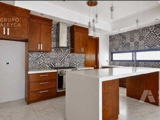 Casa en Fraccionamiento Bosques del Valle